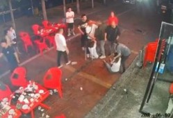 唐山烧烤店路人爆料视频,路人爆料视频揭示惊人一幕