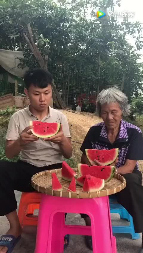 娱乐吃瓜老奶奶