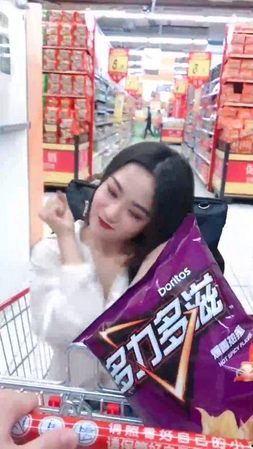 娱乐吃瓜酱姐姐爱吃零食